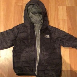 The NORTH FACE insulated ultra light jacket.      REVERSIBLE INFANT